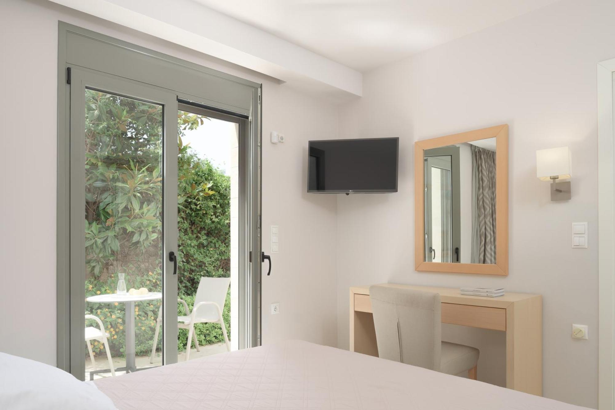 Eco Villa, A Perfect Escape Close To The Beach, By Thinkvilla Maroulás Exterior photo